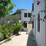 Eleftheria Lindian I Apartamento *